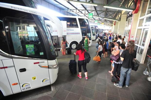 Agora é Lei: jovens podem viajar de graça em ônibus e trens interestaduais
