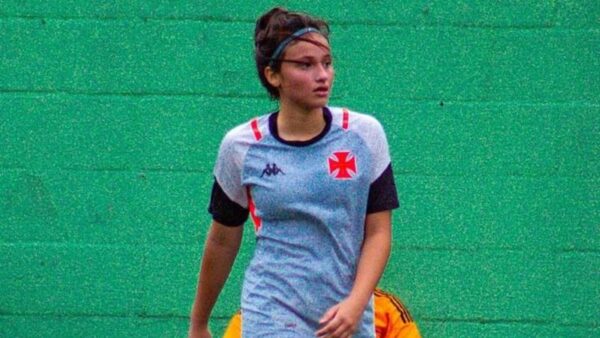 Joia do futebol feminino: Laura Pires, de Angra, brilha no Vasco