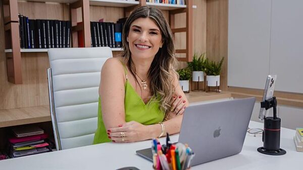 Renata Camargo: Uma Jornada de Dedicação e Transformação pela Psicologia