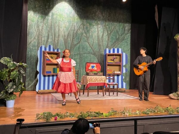 Teatro infantil: “Casamento de Dona Baratinha” anuncia curta temporada no Teatro West Plaza