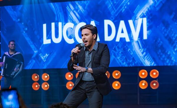 Lucca Davi Consolida Sucesso com o Clipe de “Não Para Vai” e Conquista o Público com Energia e Alegria