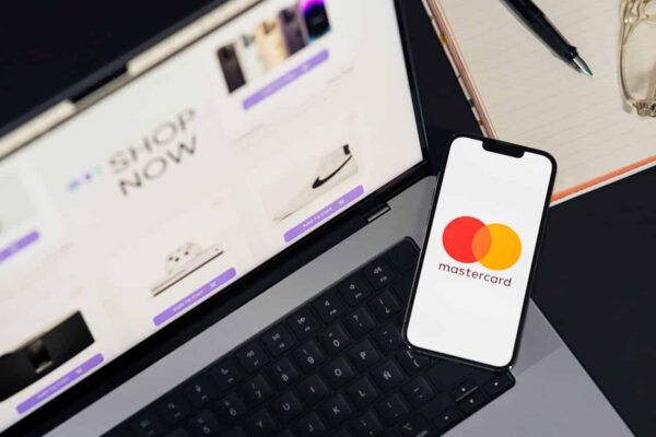 Bancos centrais vão se afastar de criar moedas como Drex, prevê MasterCard