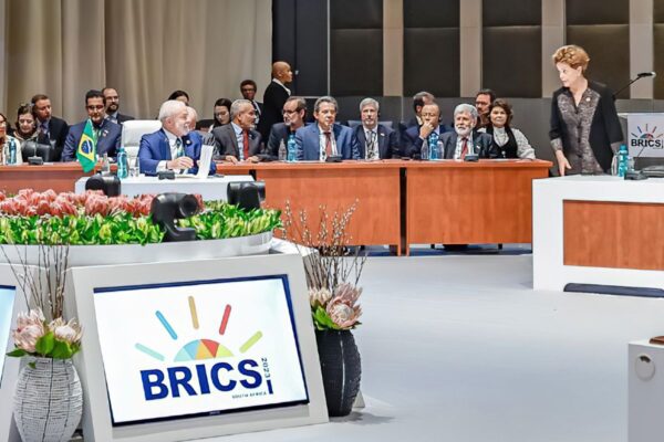 Com Brasil na presidência, BRICS discutem pagamentos transfronteiriços alternativos ao Dólar