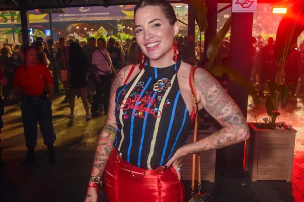 Clara Aguilar Revoluciona o Carnaval com Look Ousado! – BrasilBuzz